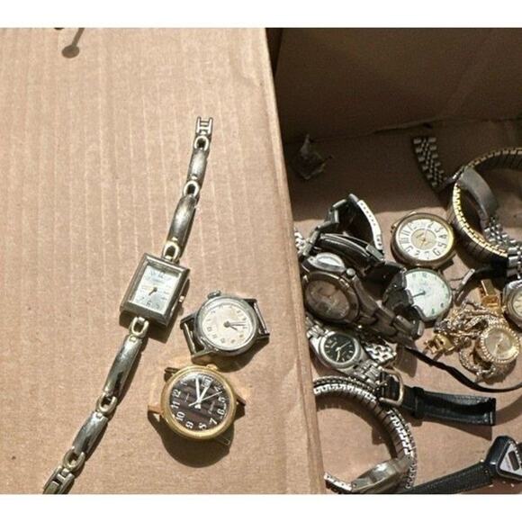 Lot box of watches - Picture 4 of 12
